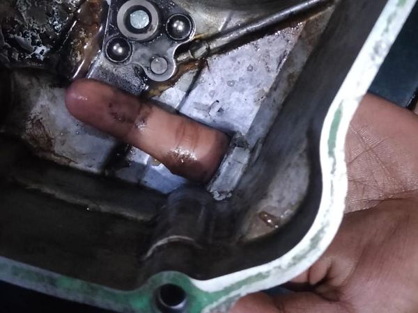Usaha Damkar Bebaskan Jari Remaja Surabaya Tersangkut di Mesin Motor