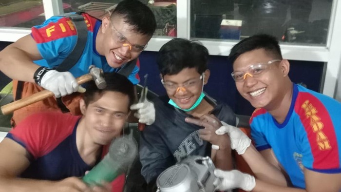 Jari Remaja Surabaya Tersangkut di mesin motor
