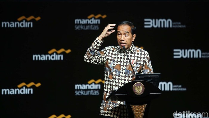 Jokowi Bicara Hilirisasi Industri di Mandiri Investment Forum 2023 Presiden Joko Widodo (Jokowi) menghadiri Mandiri Investment Forum 2023 yang dihelat di Hotel Fairmont Jakarta Selatan, Rabu (1/2/2023). Jokowi bicara soal hilirisasi industri di forum tersebut.