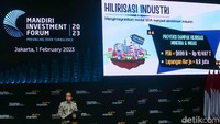 Jokowi mencontohkan dengan lompatan keuntungan yang didapat Indonesia setelah berhasil meng-hilirisasi nikel. 