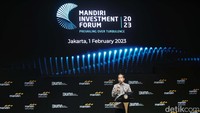 Jokowi menegaskan bahwa konsistensi hilirisasi adalah kunci Indonesia menjadi negara maju. Tak hanya nikel, ke depan hilirisasi pertambangan dilanjutkan ke komoditas bauksit dan tembaga.