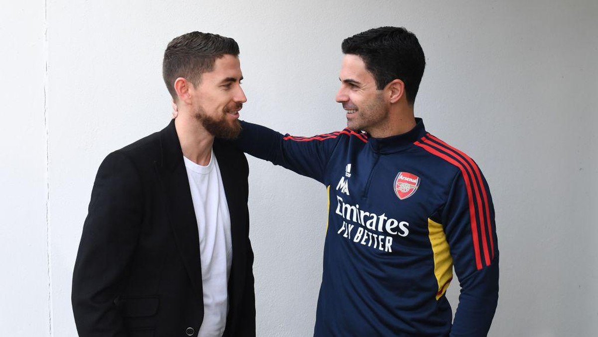 Jorginho membandingkan Mikel Arteta dengan Maurizio Sarri (Foto: Arsenal FC via Getty Images/Stuart MacFarlane)