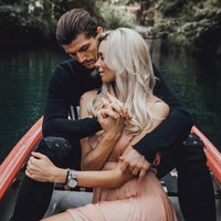 Marcel Sabitzer tidak diketahui sudah menikah tapi ia diketahui memiliki seorang anak dengan Katja Kuhne. Di Instagram, mereka pun kerap menampilkan kemesraan. Foto: Instagram