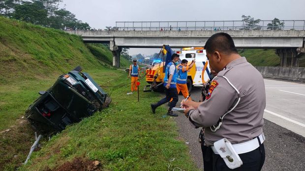 Kecelakaan mobil Toyota Kijang di Tol Boyolali, Selasa (31/1/2023).
