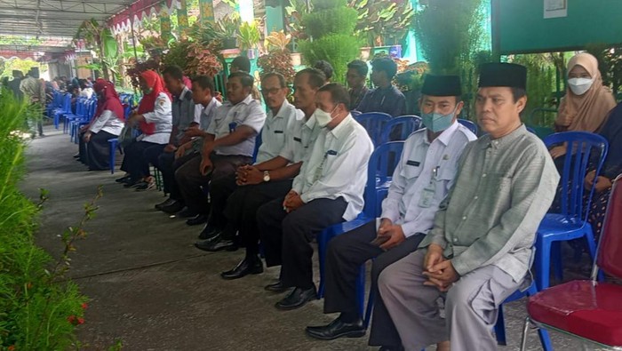 Pelayat di rumah duka Rohana di Desa Prawatan, Kecamatan Jogonalan, Klaten.
