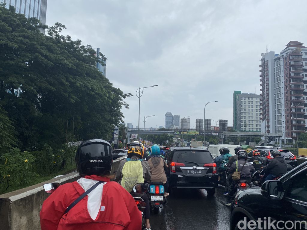 Flyover DB Simatubong Arah JL Fatmawati Kemacetan, Warga Puas