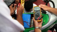 Prototipe motor listrik karya siswa SMKN 1 Nglegok yang diberi nama Gili-1 tersebut digerakkan menggunakan baterai jenis Lithium ION berkapasitas 72 volt 20 AH sehingga mampu menempuh jarak 60 hingga 75 kilometer dengan kecepatan antara 94 hingga 99 kilometer per jam.