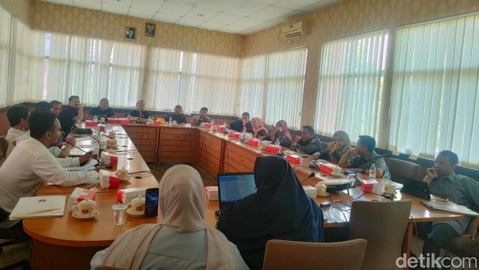 Komisi l DPRD Bone menggelar RDPU dengan KPU Bone dan Bawaslu, Senin (30/1/2023).