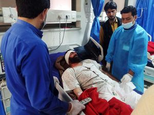 Kondisi Korban Luka Tragedi Bom Bunuh Diri di Masjid Pakistan