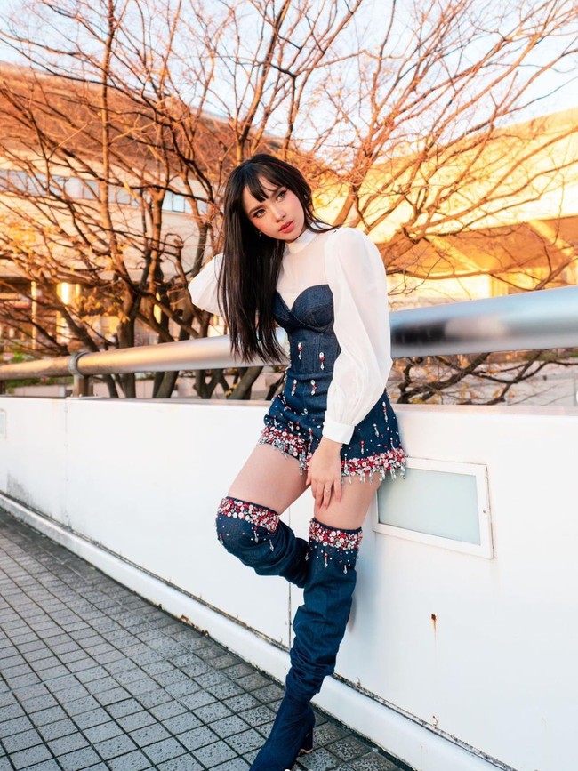 Tak hanya memiliki segudang prestasi berkat suara merdunya, pelantun lagu Sang Dewi itu juga memang dikenal memiliki paras yang cantik dan tubuh langsing. Tak heran jika banyak yang mengidolakannya. Foto: Instagram/@lyodraofficial