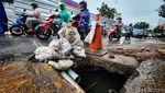 Macet Akibat Galian Kabel di Bintaro Tangsel