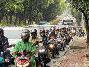 Macet di Jakarta Tak Sudah-sudah Bikin Warga Jenuh hingga Pasrah