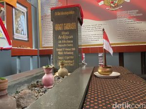Kisah Oneng Puluhan Tahun Jaga Makam Inggit Garnasih