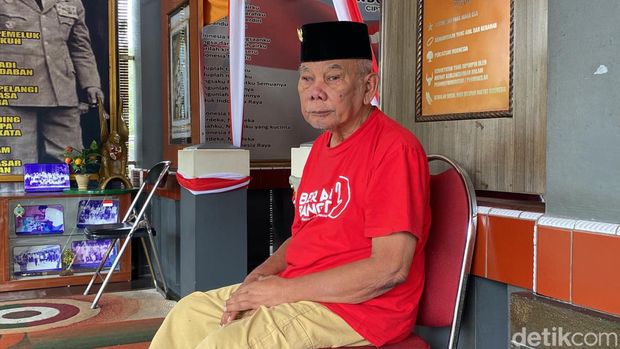 Makam Inggit Garnasih di TPU Caringin Porib, Kecamatan Babakan Ciparay, Kota Bandung, Jawa Barat.