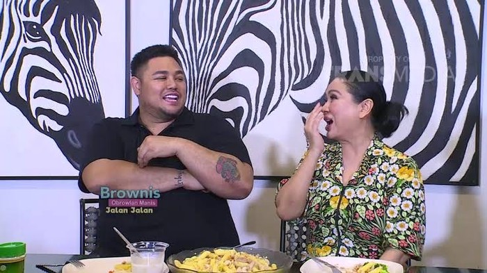 Makin Cantik dan Tampil Muda, Ini Potret Kulineran Titi DJ Makin Cantik dan Tampil Muda, Ini Potret Kulineran Titi DJ