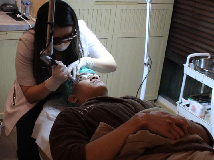 Perawatan Anti Aging dengan Perpaduan Teknologi Canggih dan Tradisional