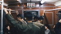 Di dalam kereta bahkan dipajang foto pendiri Korea Utara Kim Il Sung, serta ayah dari Kim Jong Un, Kim Jong Il.
