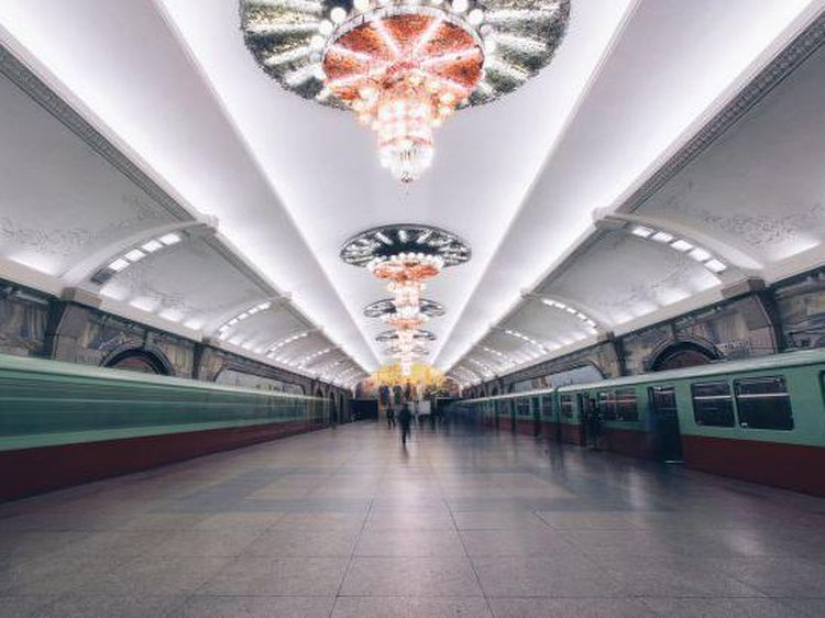 Menegangkan, Begini Suasana Kereta Bawah Tanah Korea Utara