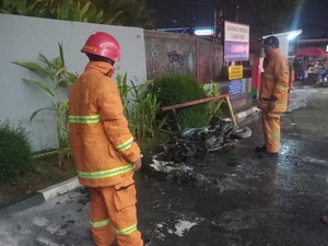 Tangki Bocor, Motor Terbakar Usai Isi BBM Depan SPBU di Depok