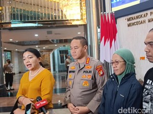 Datangi Polda Metro, Ibu Mahasiswa UI Korban Kecelakaan: Kami Ingin Keadilan