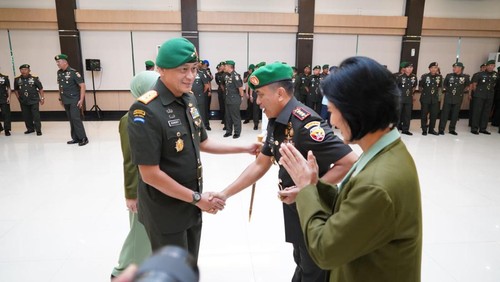 Pangdam IX/Udayana Mayjen TNI Sonny Aprianto melantik Kolonel Febriel B Sikumbang menjadi Danrem 161/Wirasakti Kupang di Aula Udayana Kodam IX/Udayana, Selasa (31/01/2023).