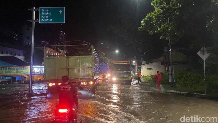 Banjir terjadi di Jalan Bau Massepe, Kelurahan Lumpue, Kecamatan Bacukiki Barat, Parepare, Rabu (1/2/2023) sekitar pukul 22.10 Wita.