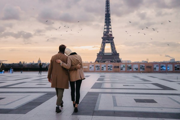Kota paling romantis di dunia jatuh kepada Paris di Prancis dengan raihan 8,87 poin. Pasangan memilih Paris dengan alasan tertarik menikmati momen mesra berlatar seni renaisans dan arsitektur kuno di Paris. Foto: Getty Images/SimonSkafar