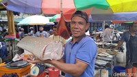 Ada Ikan Hiu Bintang hingga Terong Asam di Pasar Babi Kota Singkawang