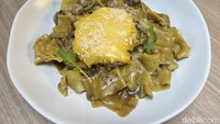 Salah satu menu andalan dari Pasta by The Park adalah Parpadelle Con Sugo di Manzo. Satu porsinya dibanderol harga Rp 110.000. Pasta ini dipadukan dengan saus creamy, beef patty, dan keju. Foto: detikFood / Yenny Mustika Sari