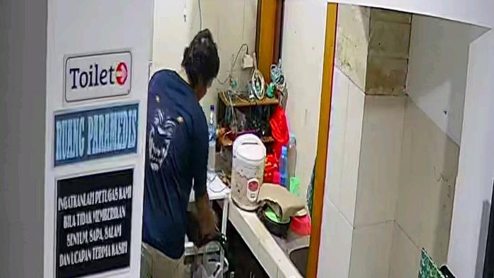 Pencurian di sebuah klinik di Purwakarta.