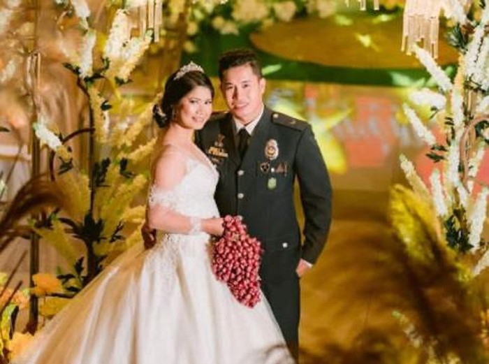 Pengantin viral bawa buket bawang merah Pengantin viral bawa buket bawang merah saat acara pernikahan di Filipina