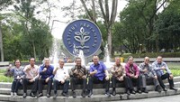 Taman ini merupakan bagian dari pengembangan green campus oleh IPB yang telah berlangsung sedari tahun 2015 dengan tujuan mewadahi pembentukan perilaku berwawasan lingkungan dari seluruh sivitas akademika di dalam lingkungan zero waste, zero emission, rich in bio-and cultural-diversity.  (Foto: Peresmian Taman Plaza Inovasi IPB (Sinar Mas-IPB))