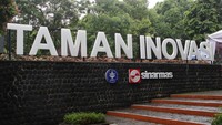 Taman Plaza Inovasi IPB, berkonsepkan bentang ekologis dengan tema modern tropis, di mana pilihan ragam tanaman hingga penggunaan material pembangunan menyesuaikan dengan iklim tropis. (Foto: Peresmian Taman Plaza Inovasi IPB (Sinar Mas-IPB))