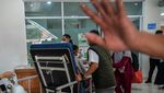 Momen Evakuasi Pasien Usai Kebakaran di RSUD Bandung