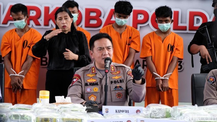 Polisi berhasil membongkar jaringan narkoba internasional di Pekanbaru, Riau. Satu pengendali ditembak. (Foto: Raja Adil Siregar/detikSumut)