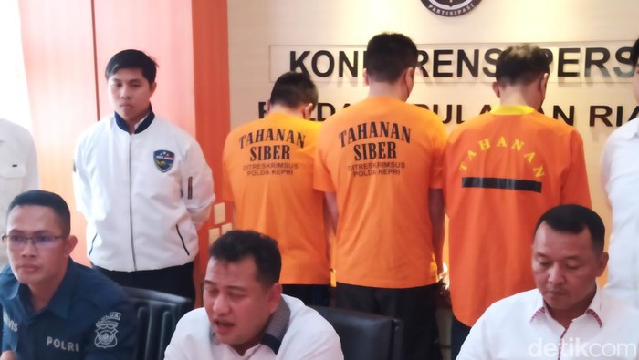 Polisi tangkap komplotan judi online jaringan Internasional di Batam. (Alamudin Hamapu/detikSumut)