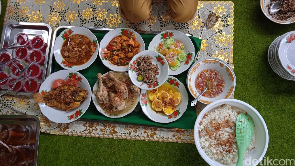 Tradisi Saprahan Kalimantan Barat