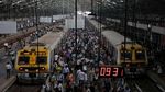 Potret Kereta di India yang Selalu Penuh Sesak Penumpang