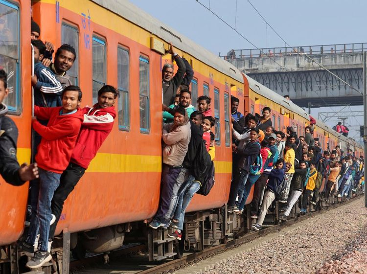 Potret Kereta di India yang Selalu Penuh Sesak Penumpang