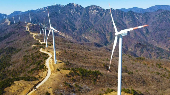 China memiliki pembangkit listrik tenaga angin terbanyak di dunia. Salah satunya ada di Yuexi.