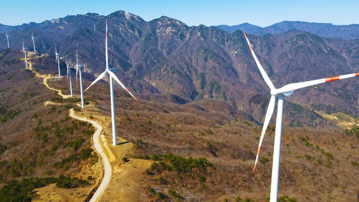 China memiliki pembangkit listrik tenaga angin terbanyak di dunia. Salah satunya ada di Yuexi.