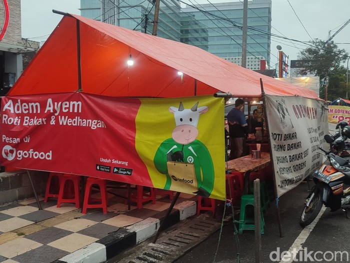 Potret warung Adem Ayem di Jalan KH Ahmad Dahlan, Semarang, Rabu (1/2/2023).