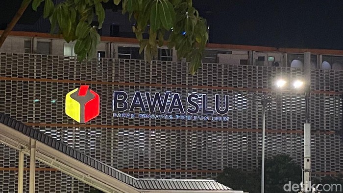Apa itu PPL Pemilu? PPL Pemilu termasuk dalam Panitia Pengawas Pemilu (Panwaslu). Unsur Panwaslu bertugas untuk mengawasi jalannya kegiatan Pemilu.