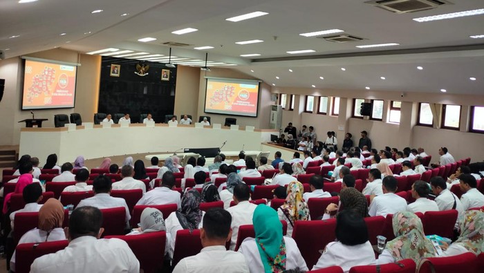 Rapat koordinasi operasi pasar murah di Balai Kota Makassar.