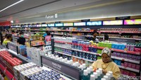 Watsons juga memiliki 200 brand eksklusif dengan sekitar 4.068 stock keeping unit (SKU). 