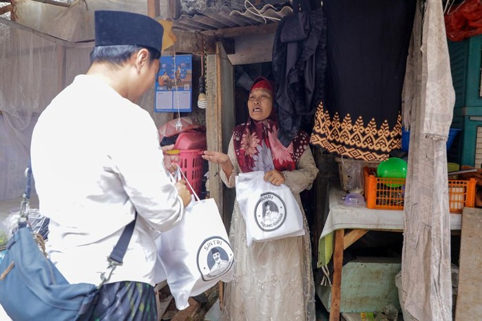 Relawan Ganjar Sumbang Peralatan Hadrah untuk Majelis Taklim di Jaksel