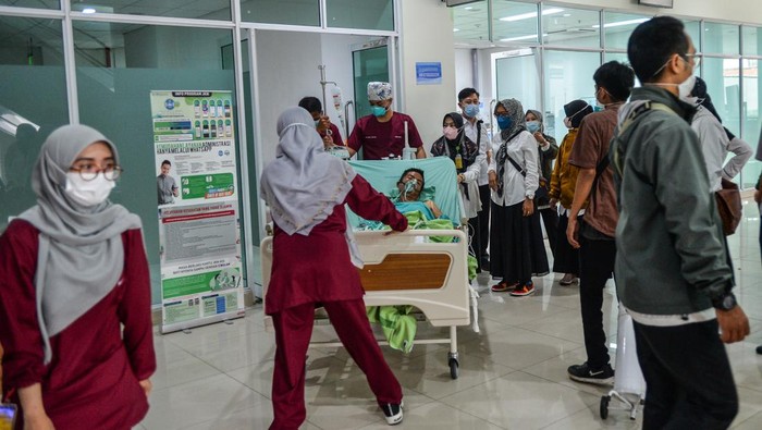 RSUD Bandung Kiwari kebakaran pada Rabu (1/2/2023). Sejumlah pasien dievakuasi ke rumah sakit terdekat. Tidak ada korban jiwa akibat peristiwa kebakaran itu.