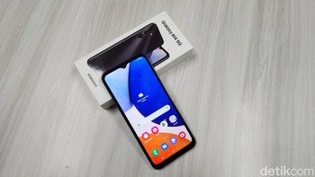 9. Samsung Galaxy A14 5G terjual 19 juta. Foto: Adi Fida Rahman/detikINET