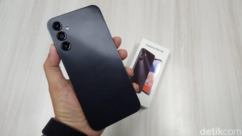 Peringkat tujuh masih diisi ponsel Samsung, yakni Galaxy A14 5G dengan 9 juta unit. Foto: Adi Fida Rahman/detikINET