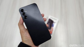 7. Samsung Galaxy A14 5G. Model ini menggabungkan keterjangkauan dengan teknologi masa depan, menjadikannya pilihan populer di kalangan pengguna. Foto: Adi Fida Rahman/detikINET